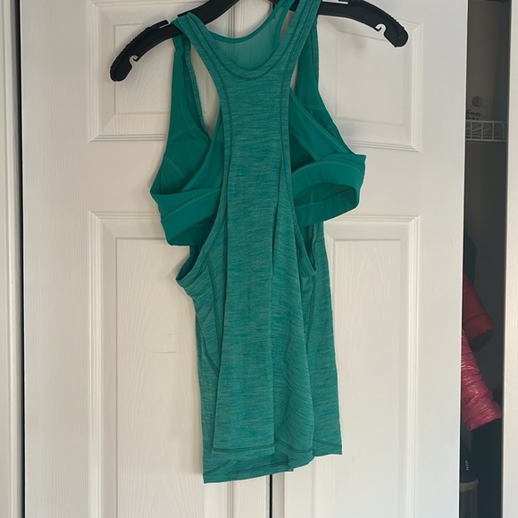 Teal lululemon tank with full interior bra size 6 - Picture 3 of 3